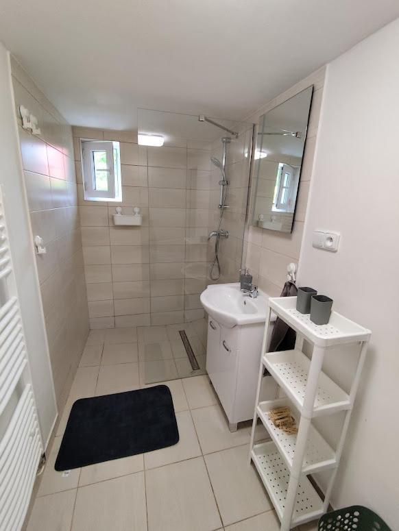 Apartman Terezka Jílové Екстериор снимка